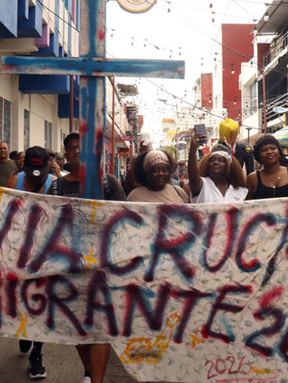 Viacrucis Migrante 2026: Miles de deportados marchan por justicia en Tapachula.