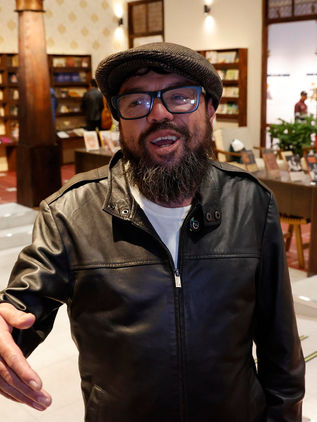 De maestro a estrella: Ubeimar Ríos busca el Premio Platino por 'Un poeta'