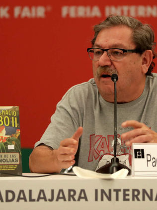 Aprueban ley que permite a Taibo II dirigir el Fondo de Cultura