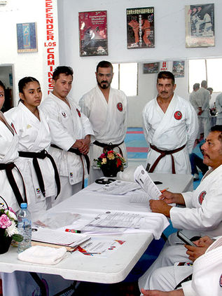 Evalúan grados mayores