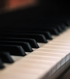 Gros plan sur un clavier de piano