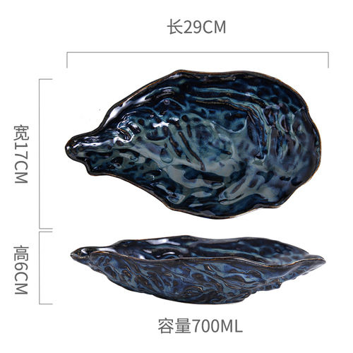 Sugestao de empratamento de sushi individual no prato de ceramica formato concha.