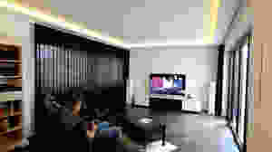 Fernseher-Leinwand Duolösung im Wohnzimmer