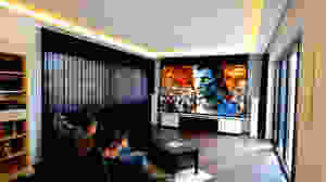 Fernseher-Leinwand Duolösung im Wohnzimmer