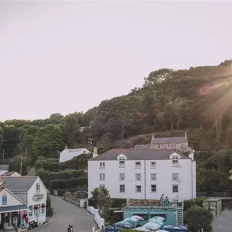 Turning into a cafe, the container can also be very literary and fresh