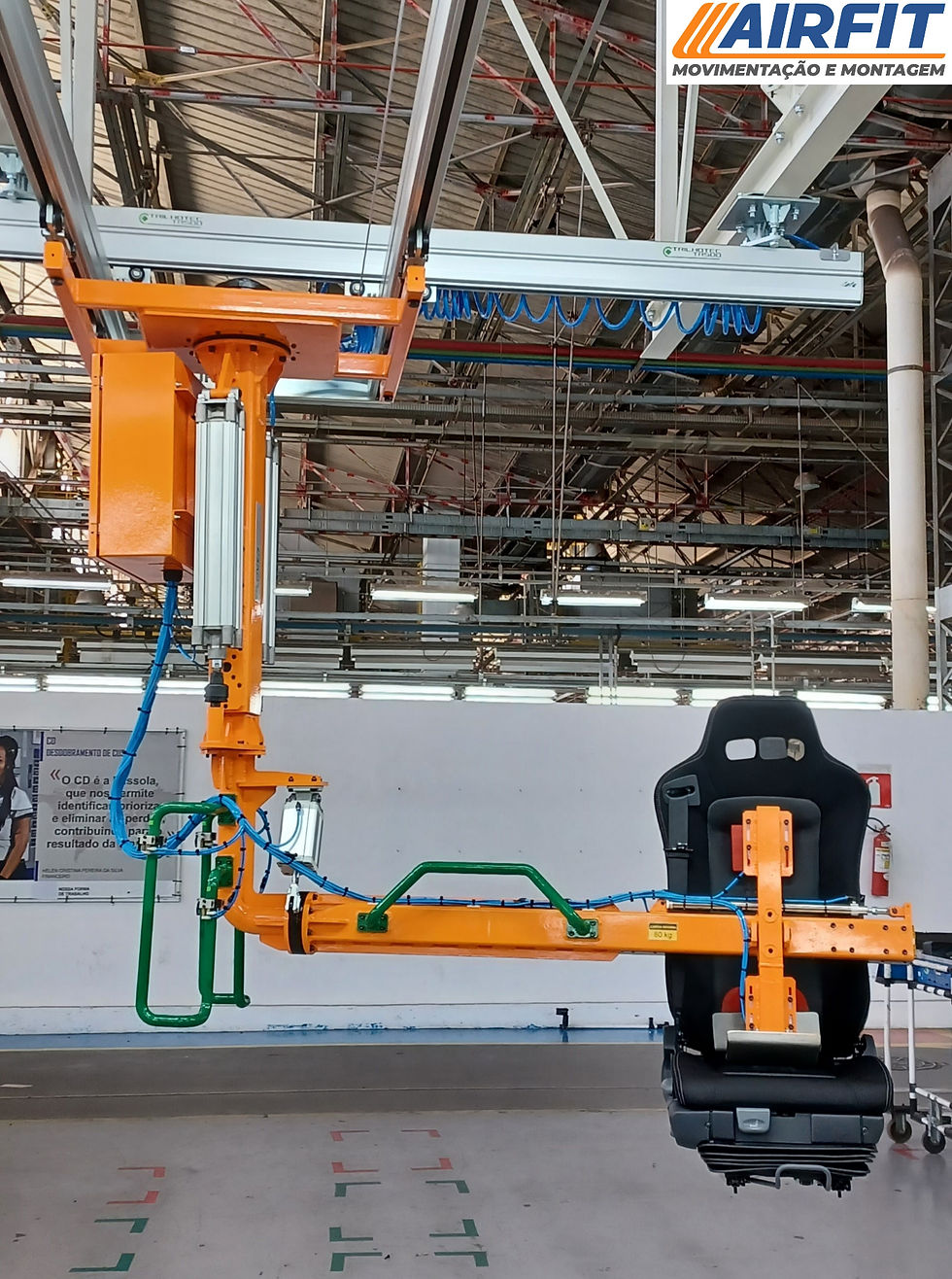 Manipulador pneumático atuando para movimentação de um banco de caminhão