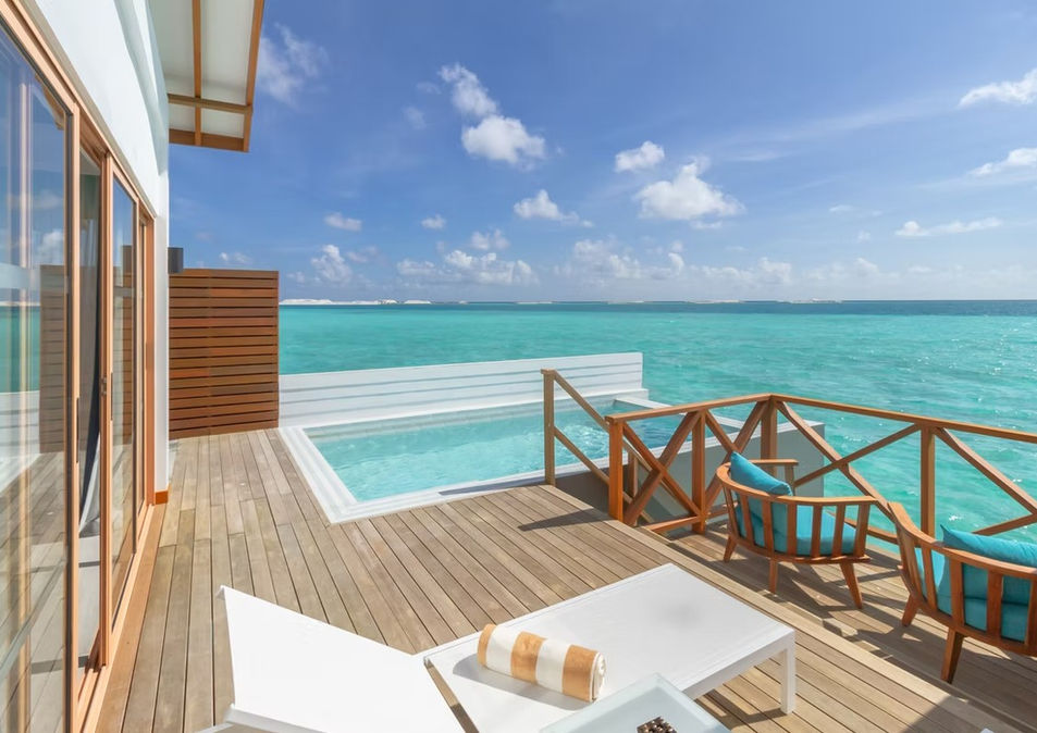 Lagoon Suite with Pool / Joy Island