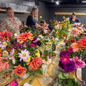 Flowers & Florals: Flower Arrangements and Wine Pairing