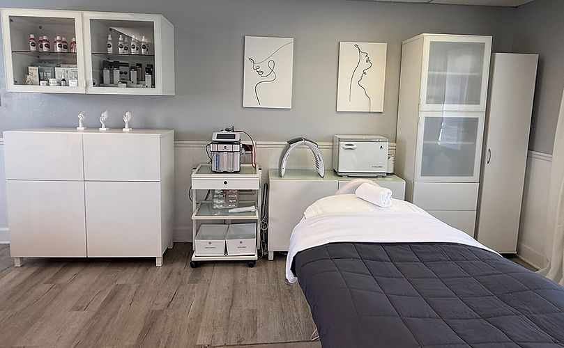 aura-skinfit-office.jpg