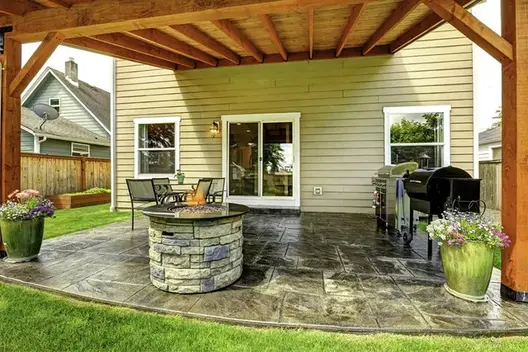 residential+stamped+colored+concrete+patio+with+firepit-640w.webp