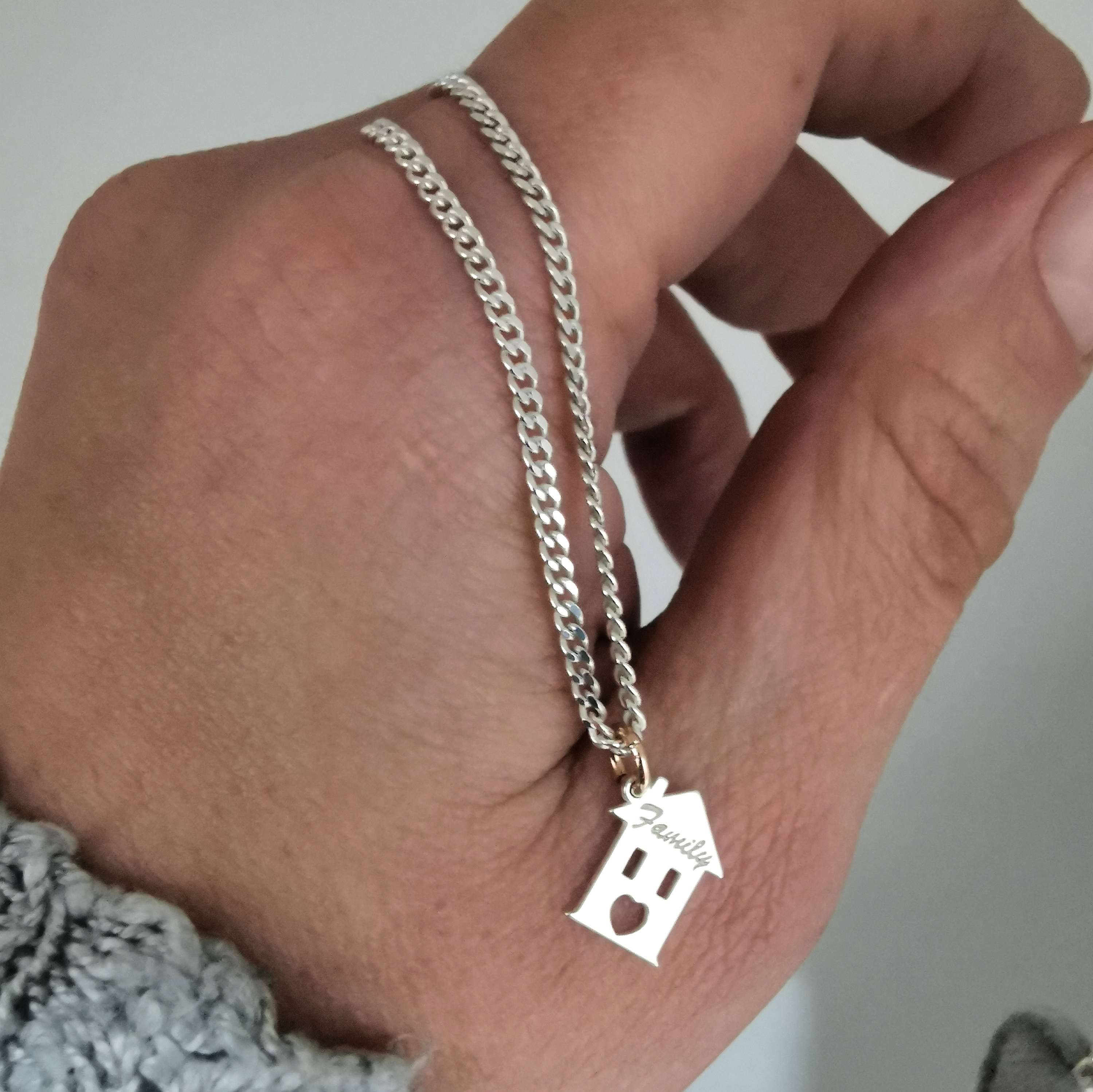 Collana Groumentte con casetta