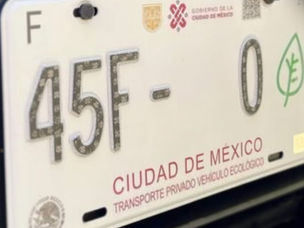 Retrasos en entrega de placas en CDMX bajo esquema de adjudicación directa