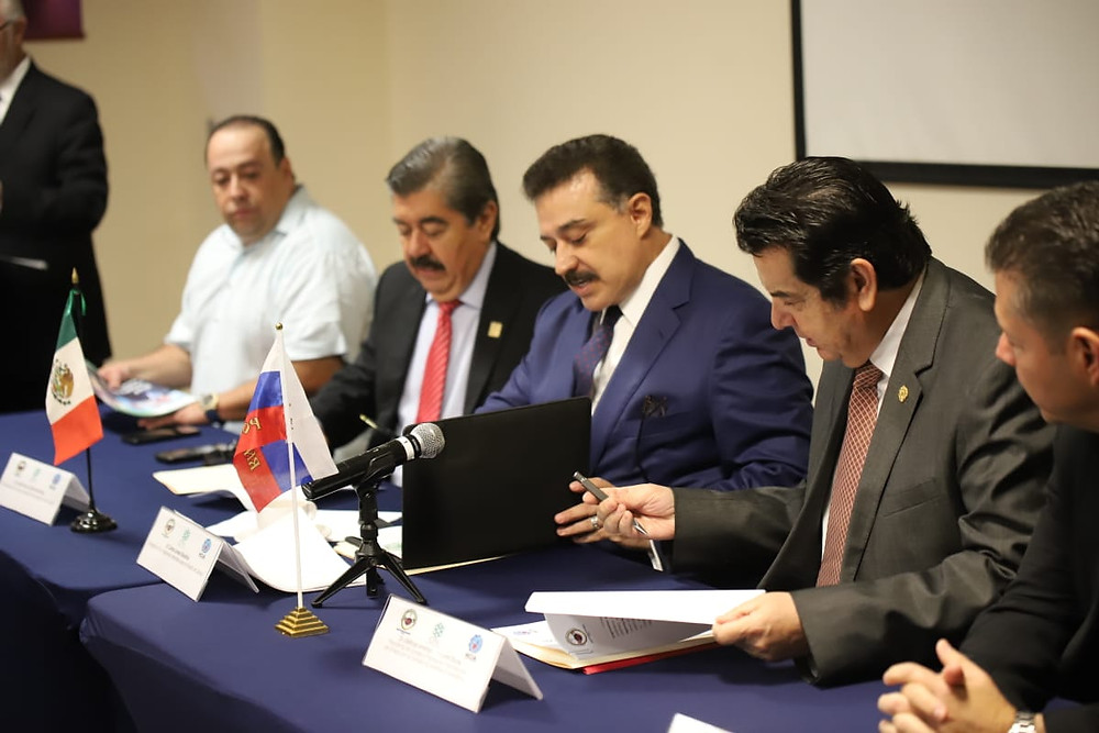 Carlos Lomelí Bolaños, firma de convenio comercial jalisco euroasia