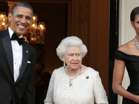 El regalo de Obama que hizo llorar a la reina Isabel II