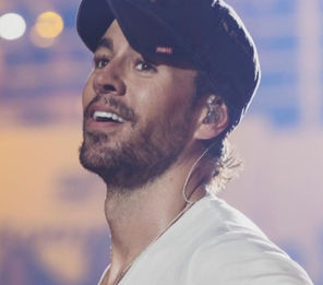 “Suena como Mickey Mouse”: Critican a Enrique Iglesias tras su regreso a los escenarios