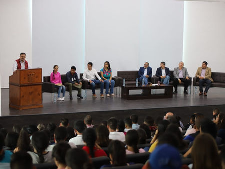 Continúa apoyos a estudiantes de Jalisco "como nunca antes en la historia": Carlos Lomelí