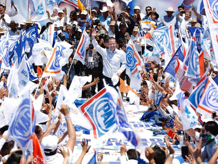 Anaya impulsará infraestructura y servicios en el Edomex; lo reciben unos 10 mil simpatizantes