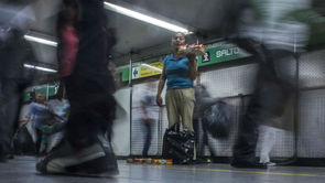 Rechazan que vagoneros limpien metro a cambio dejarlos vender