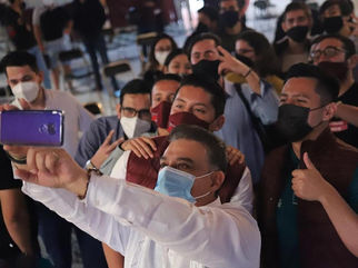 Declinan en favor de Carlos Lomelí para alcaldía de Guadalajara