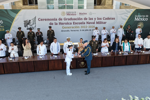 En un acto cargado de simbolismo institucional, la Heroica Escuela Naval Militar de Alvarado, Veracruz, despidió este domingo a la generación 2022-2026 de cadetes.