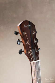 Oméga Palissandre - vue de la tête | Guitare par Stéfan Barrillon luthier à Aix-en-Provence [photo ©Artis Reflex]