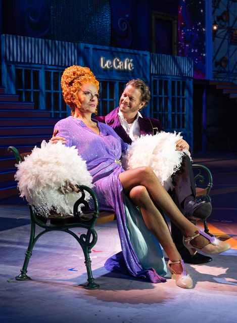 Alfons Haider and Mark Seibert sitting on a bench from Las Cage Aux Folles