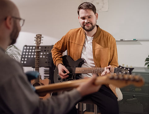 Gitarrenlehrer gibt Gitarrenunterricht in Chemnitz