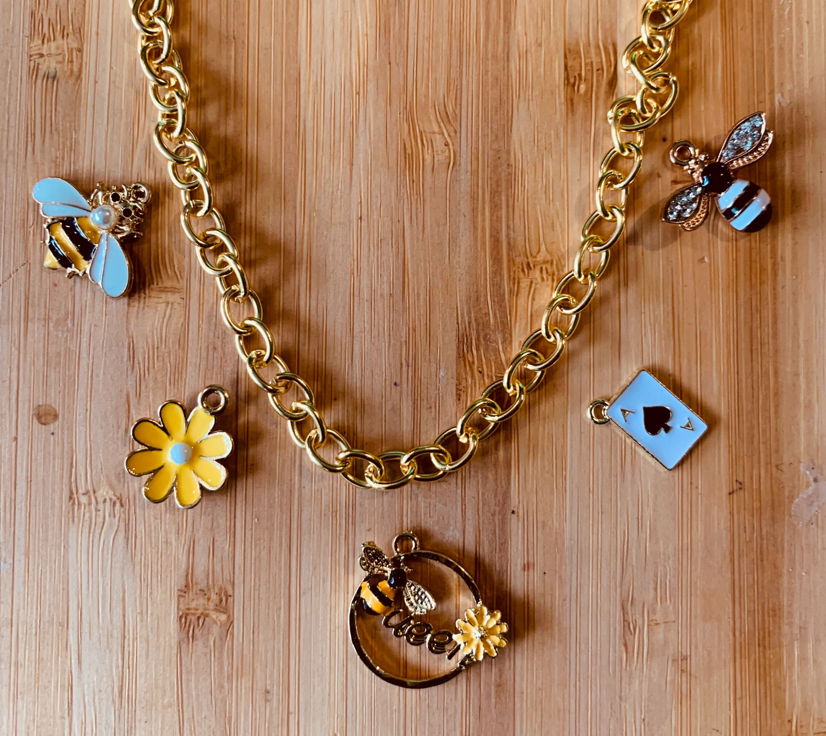 Handle Bees-ness Charm Set