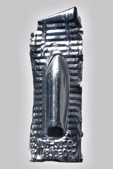 Still-Life-Fotografie einer Blisterverpackung mit weißen Tabletten, minimalistisch inszeniert und von oben fotografiert von David Weimann, professioneller Still-Life- und Foodfotograf aus Dernau bei Köln/Bonn, Deutschland.