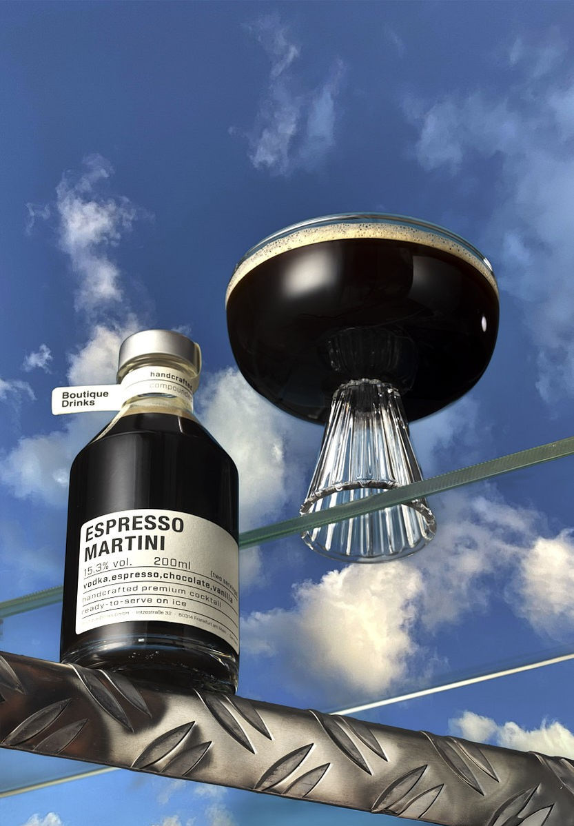 Fertigcocktail vor Himmelhiuntergrund