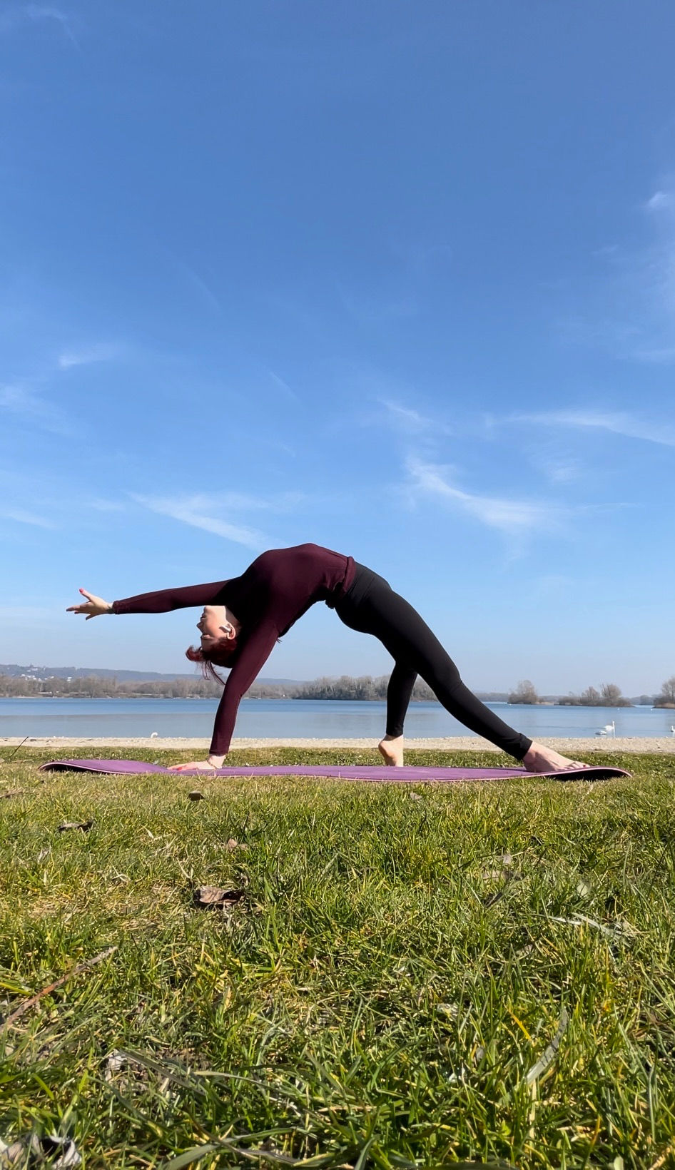 Un moment de calme et de connexion lors d’un cours de yoga dans notre studio lumineux à Lyon 9.