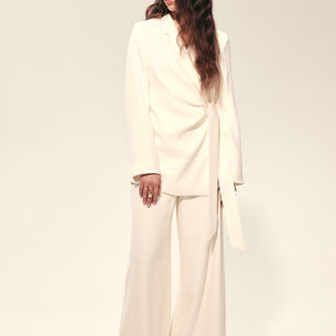 Elegance Illuminated: Ramadan Wardrobe Wonders for a Stylish Celebration