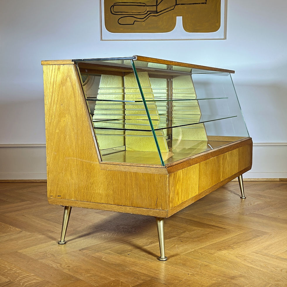 Thumbnail: Shop counter / display case