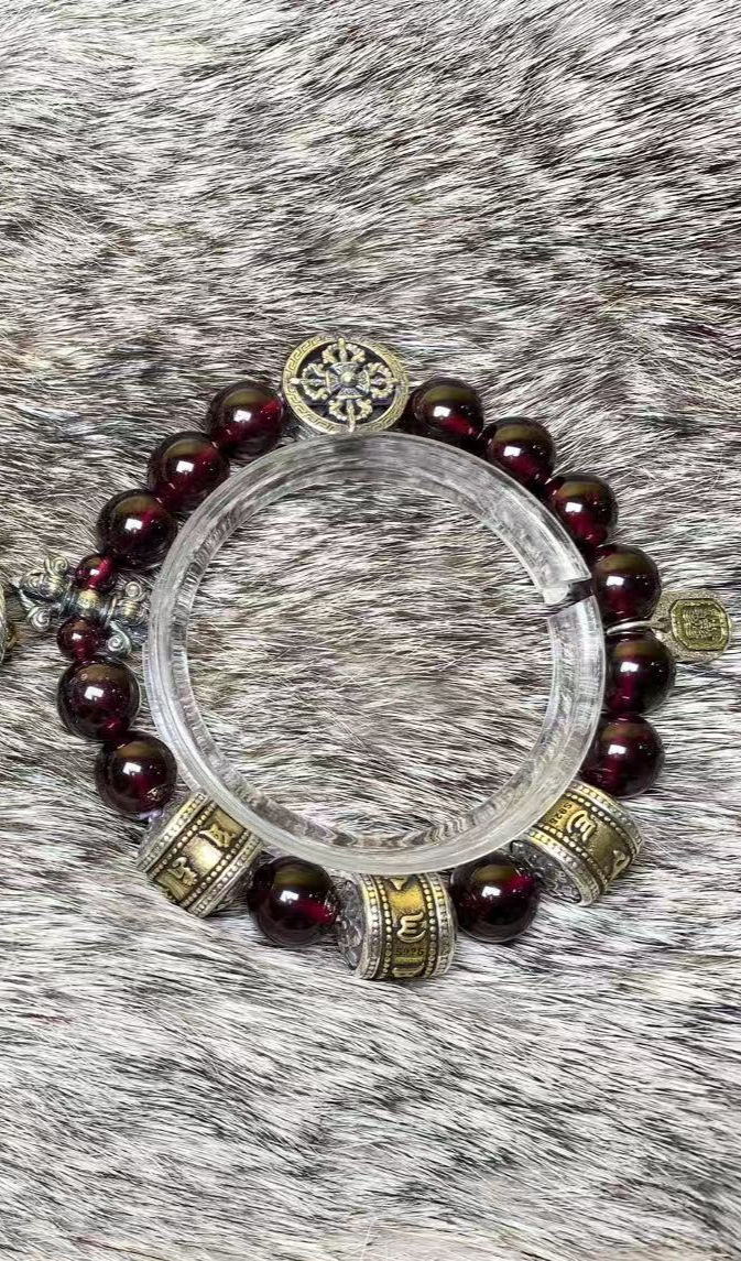 Garnet+The Six-Syllable Mantra