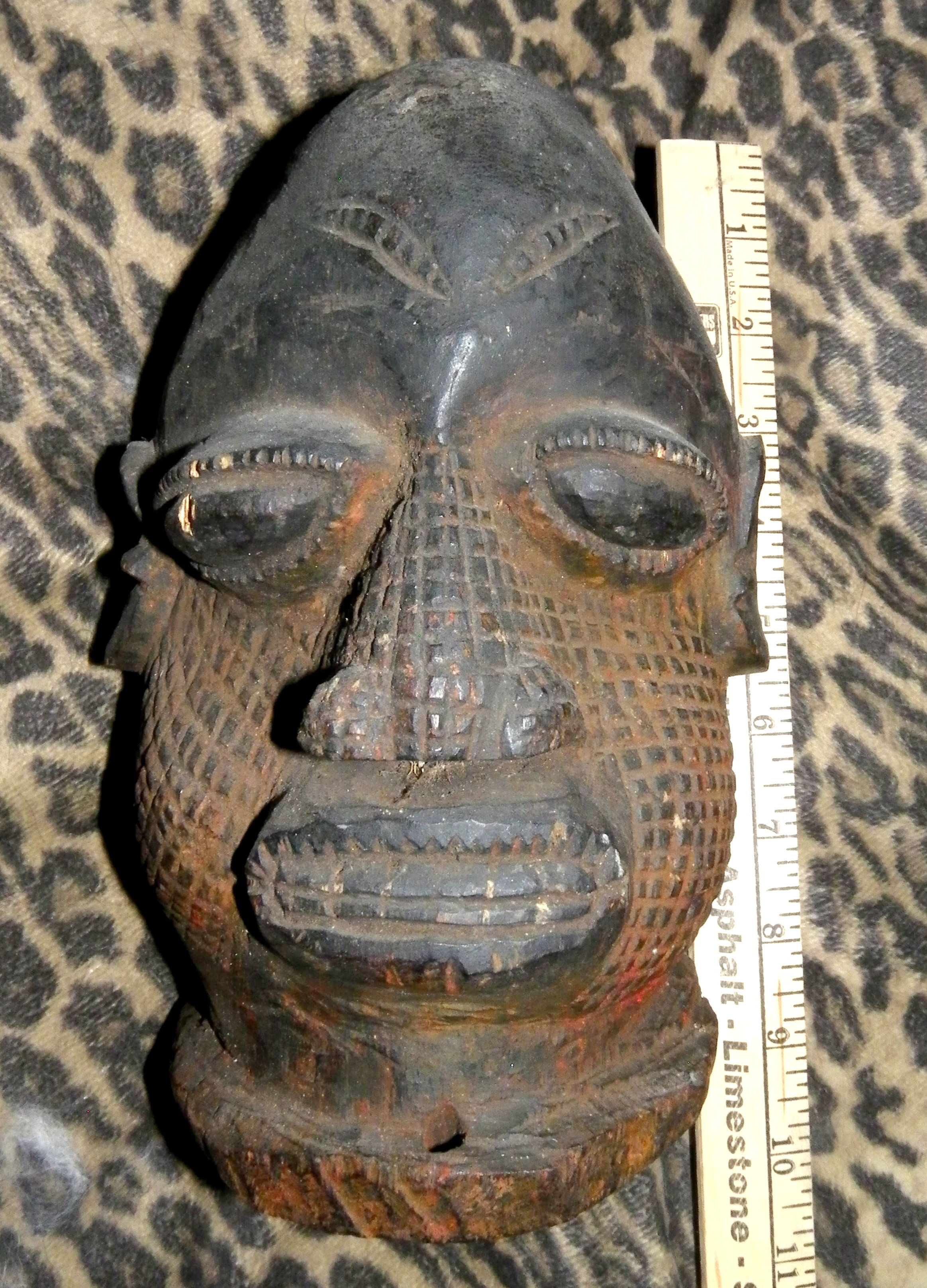 AFRICAN HAND CARVED WOODEN HEAD C-17 S-2022