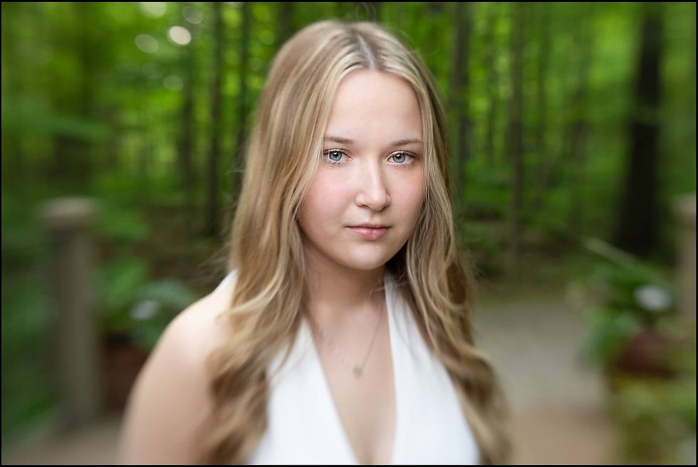quick senior photos of westerville north senior girl at Innis Woods Metro Park