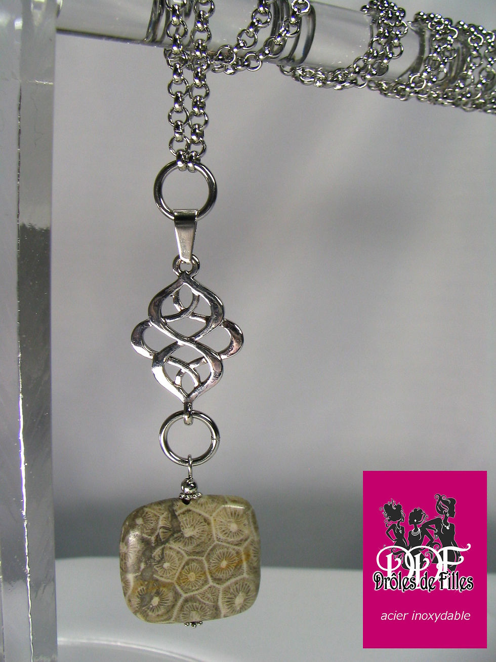 Collier sautoir pierre fossilisée