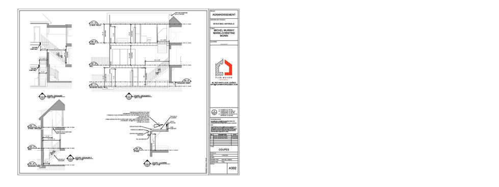 Agrandissement de maison avec balcon en bois et grandes fenêtres arrière