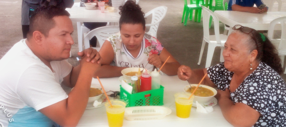 Comida Tìpicas de Santo Domingo y Jugo de Naranja