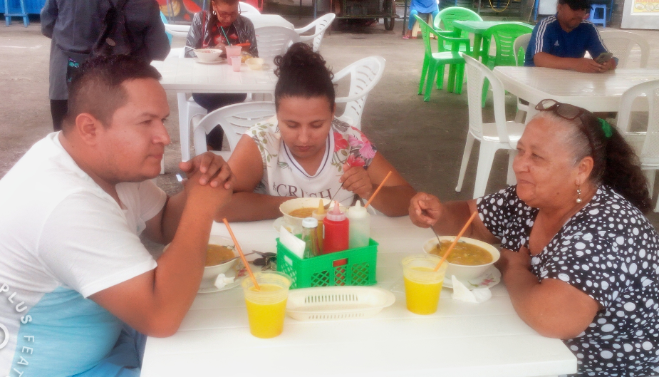 Comida Tìpicas de Santo Domingo y Jugo de Naranja  
