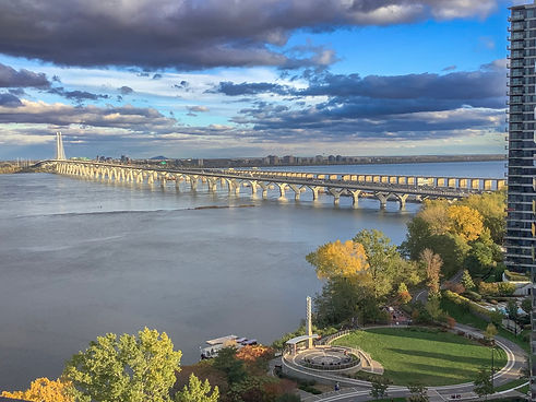 Aerial view of the new Samuel de Champlain Bridge seen from the Ile-des-Sœurs district in