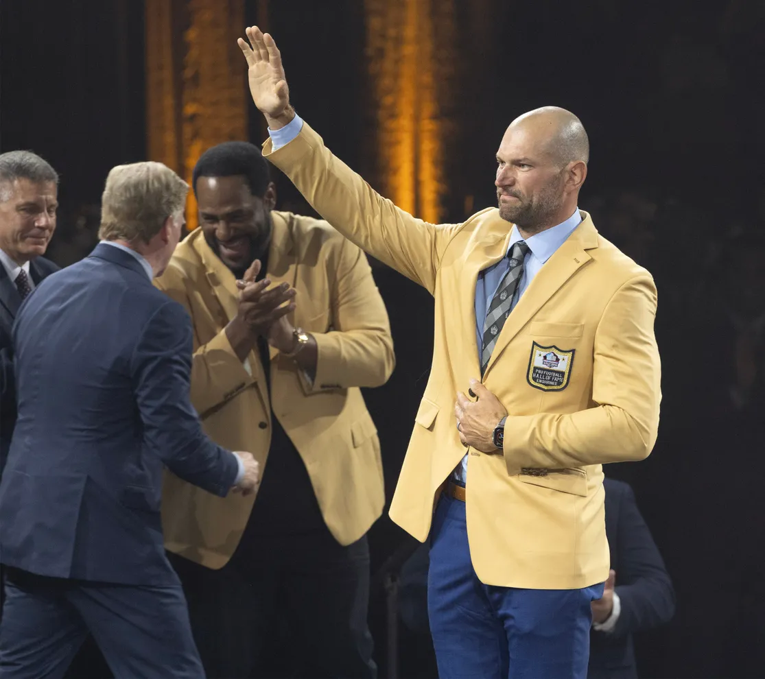 JOE THOMAS GOLD JACKET WAVE.webp