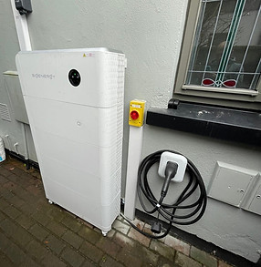 Sigenstor inverter, 3x 10.0 batteries & Sigen 12kW DC EV charger RHS.jpg