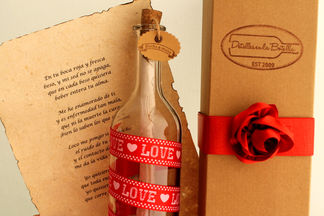 Motiva a tu hijo a escribir una carta a un ser querido.