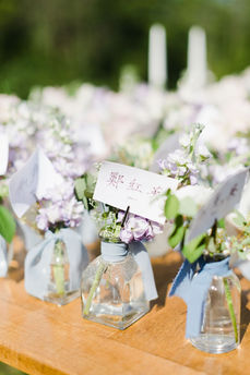 Escort card flowers