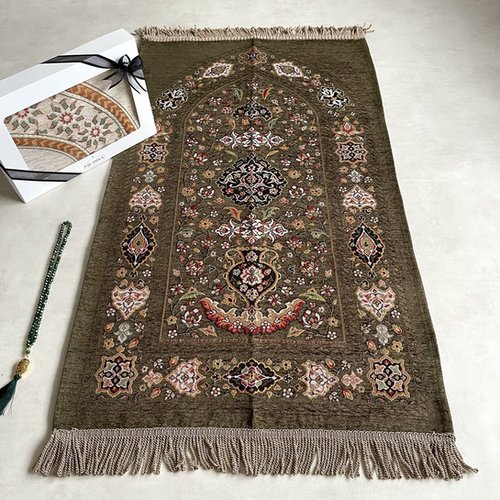 QUBBA Luxury Prayer Mat Gift Set. The Perfect Islamic gift. Royal