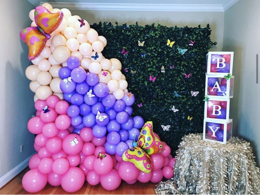 Balloons Hedge wall