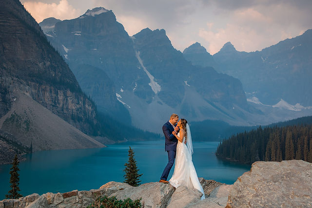 Bride and Groom sunrise photos near Banff AB