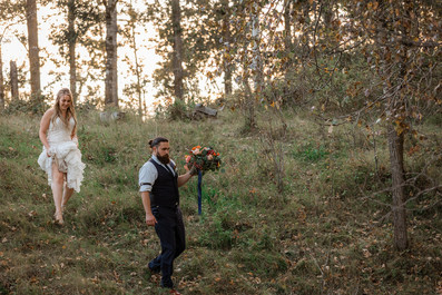 outdoor wedding photos at Pine and Pond