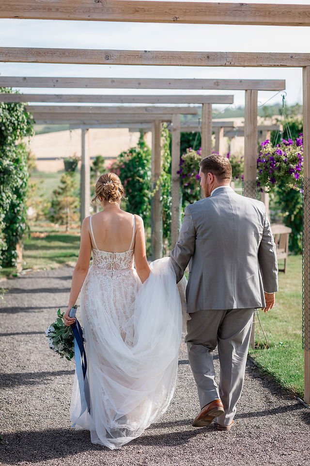 outdoor wedding photos at Granary Road